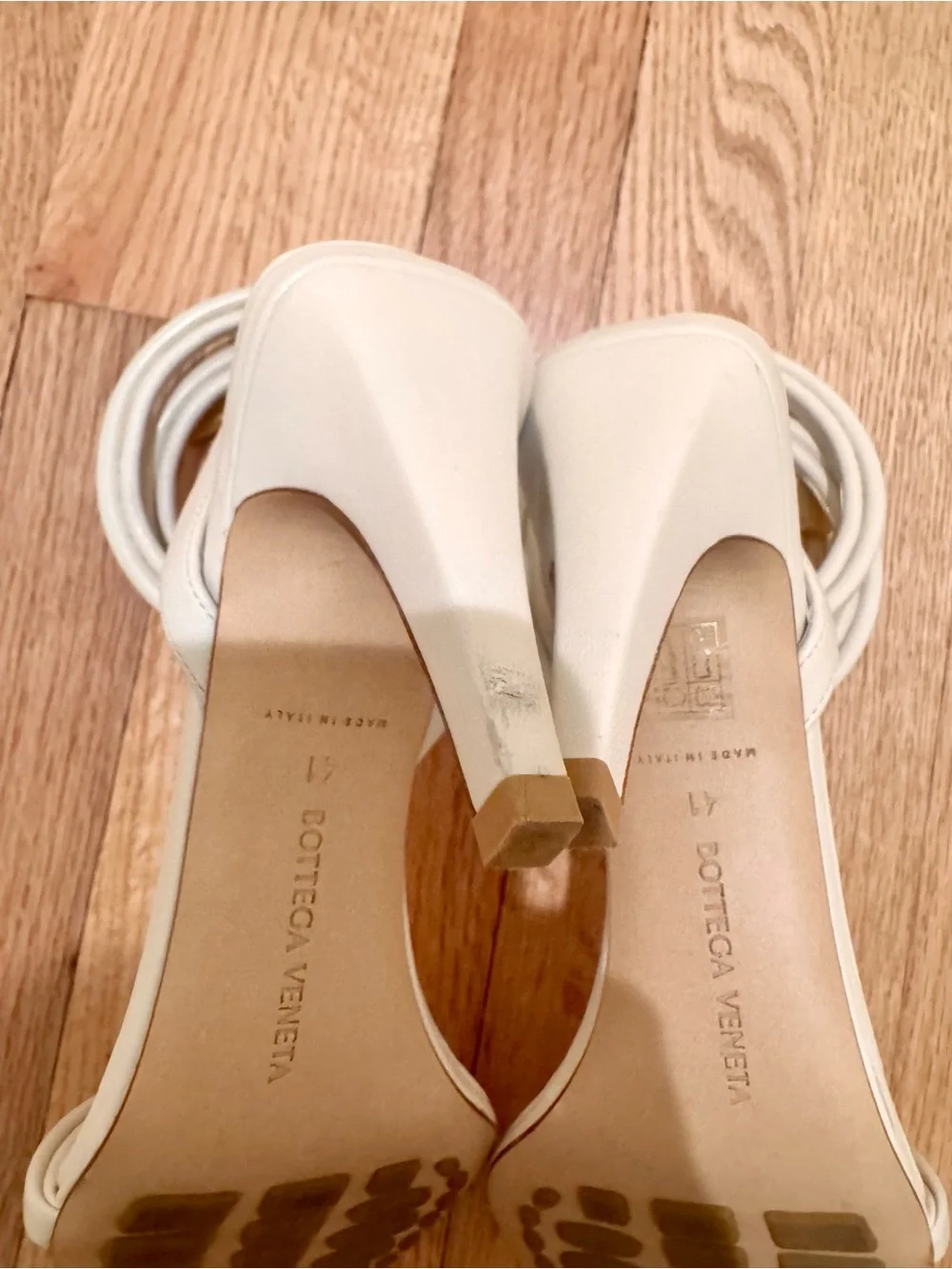 Bottega Veneta elegant ivory